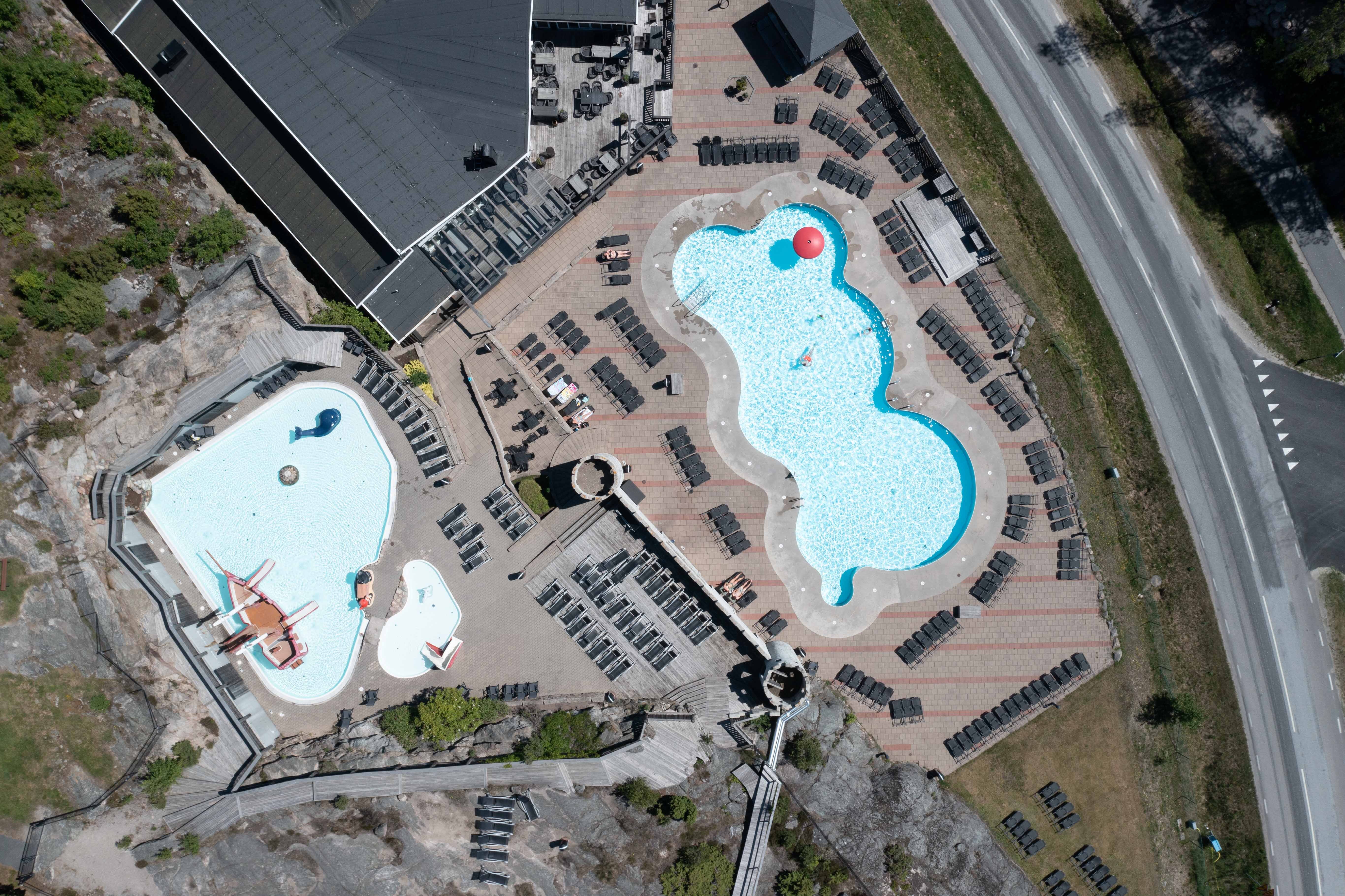 Poolområde på Daftö Resort i Bohuslän.