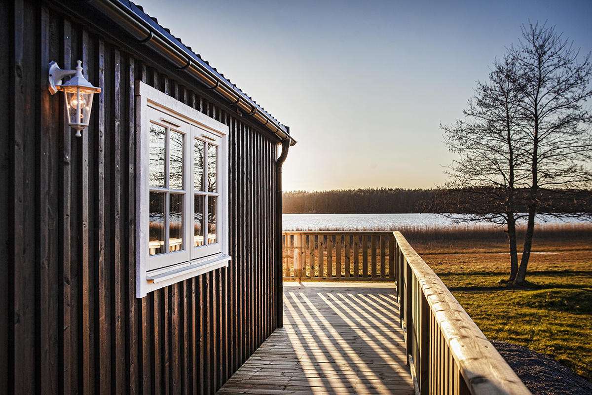 Stuga på Stenö med utsikt mot vattnet